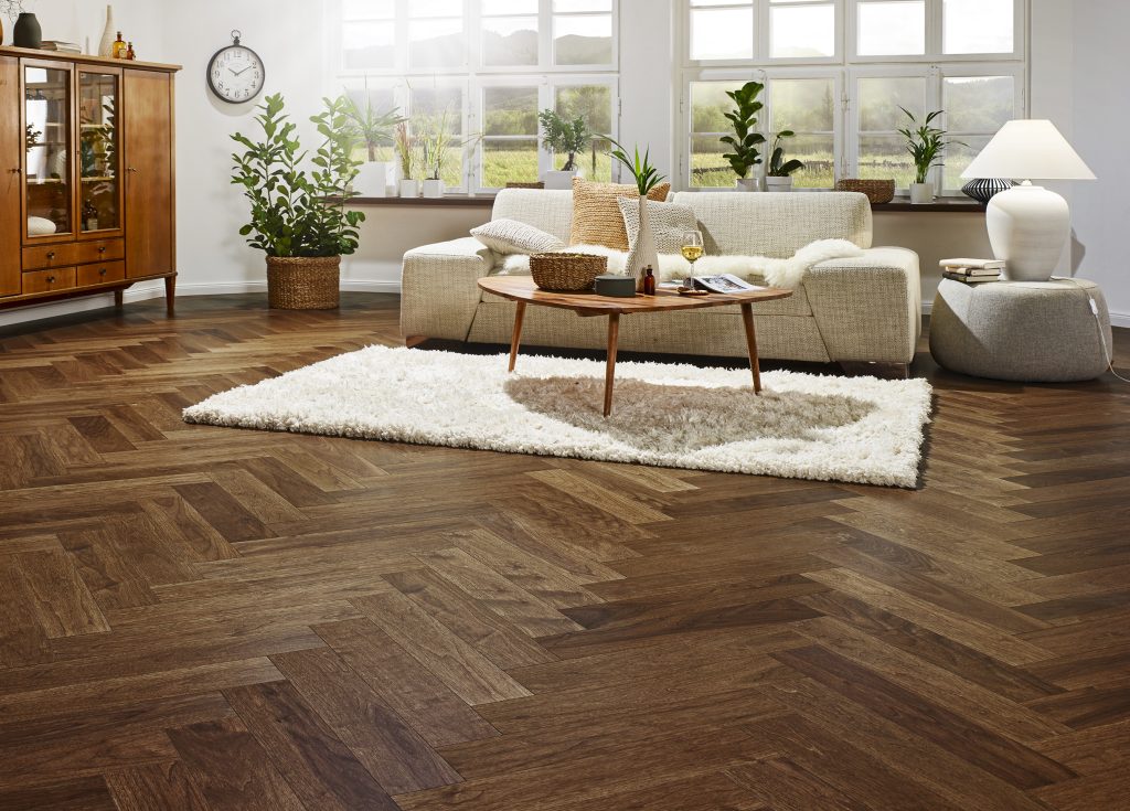 FOTO-CHARACTER-WOODS-SMOKED-WALNUT-Swing06-1589793398