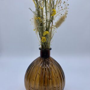 Bolvormige vaas met droogbloemen