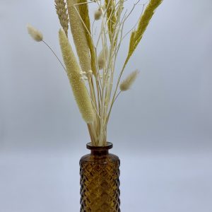 Flesvormige vaas met droogbloemen
