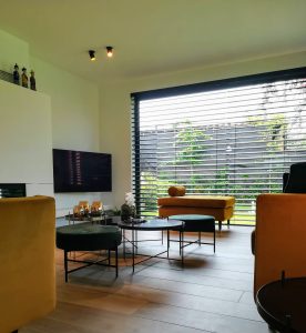 Realisatie raamdecoratie in de leefruimte met persoonlijk touch - restylen van de leefruimte