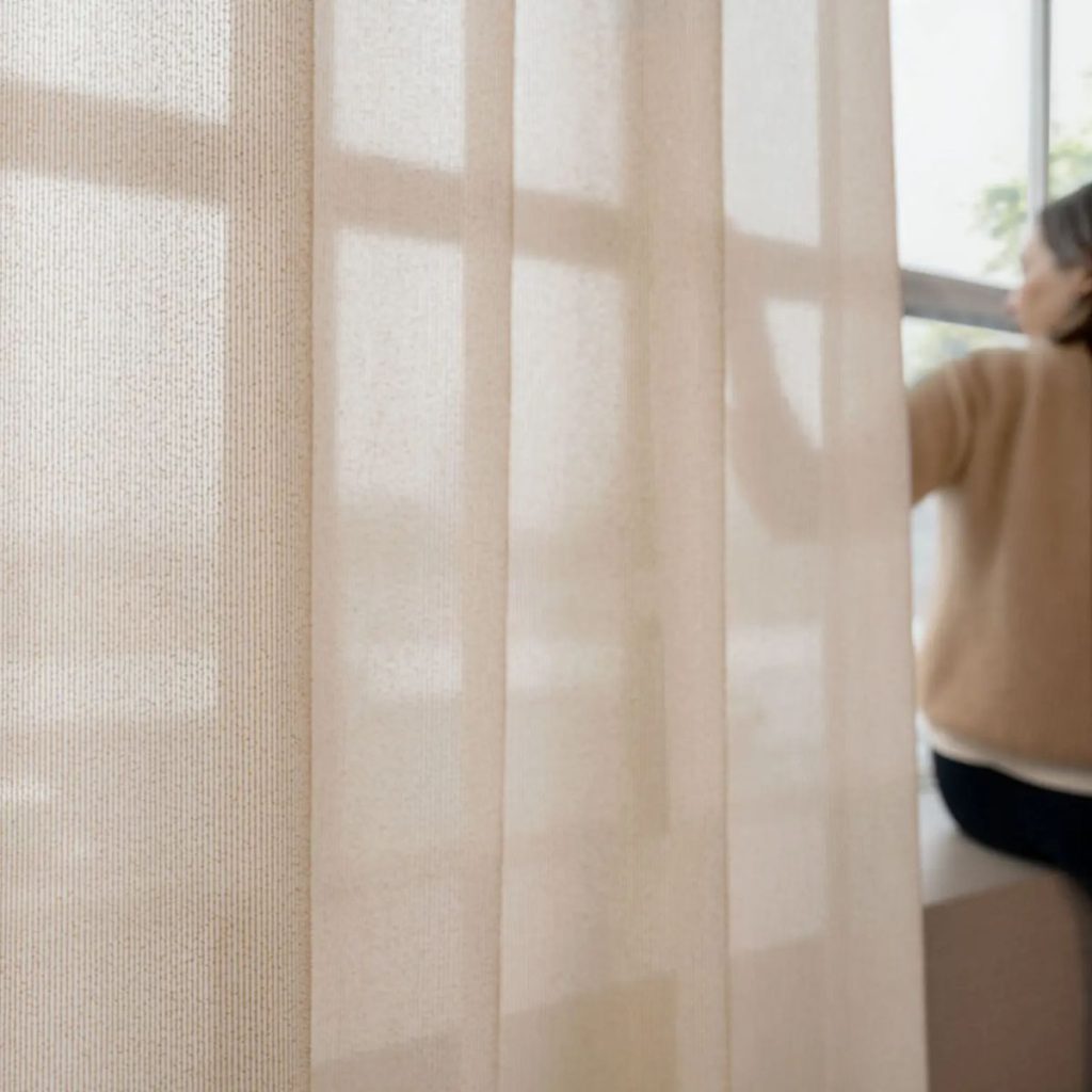 Akoestische stoffen om de akoestiek in je woning te verbeteren - ontdek het in de showroom van Tony Baert in Hamme