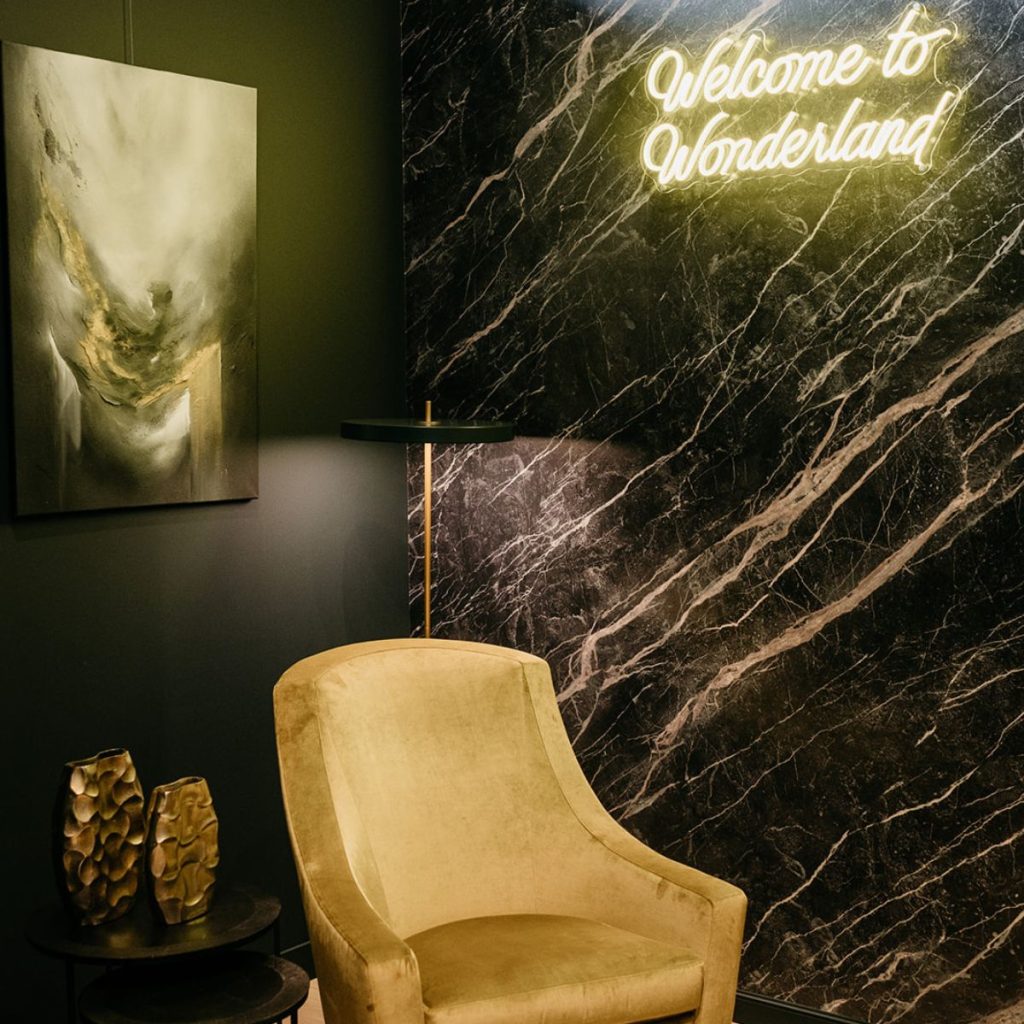 Een canvas of schilderij helpt om de akoestiek te verbeteren in je woning