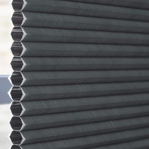 Duette Shades van Luxaflex met honingraadstructuur
